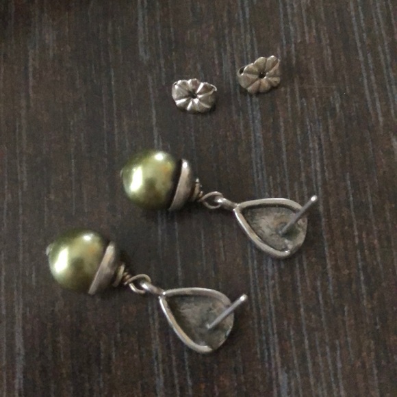 Beth Orduna Sterling pearl drop earrings - Picture 2 of 7